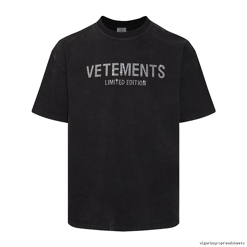 Logo Detail Statement graphic T-shirt Black Colorful Lucky with Relaxed Feel