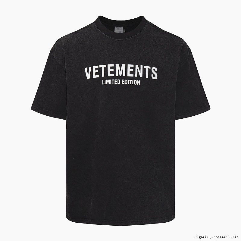 Monogram Statement graphic T-shirt Black Colorful Lucky for Layered Styling