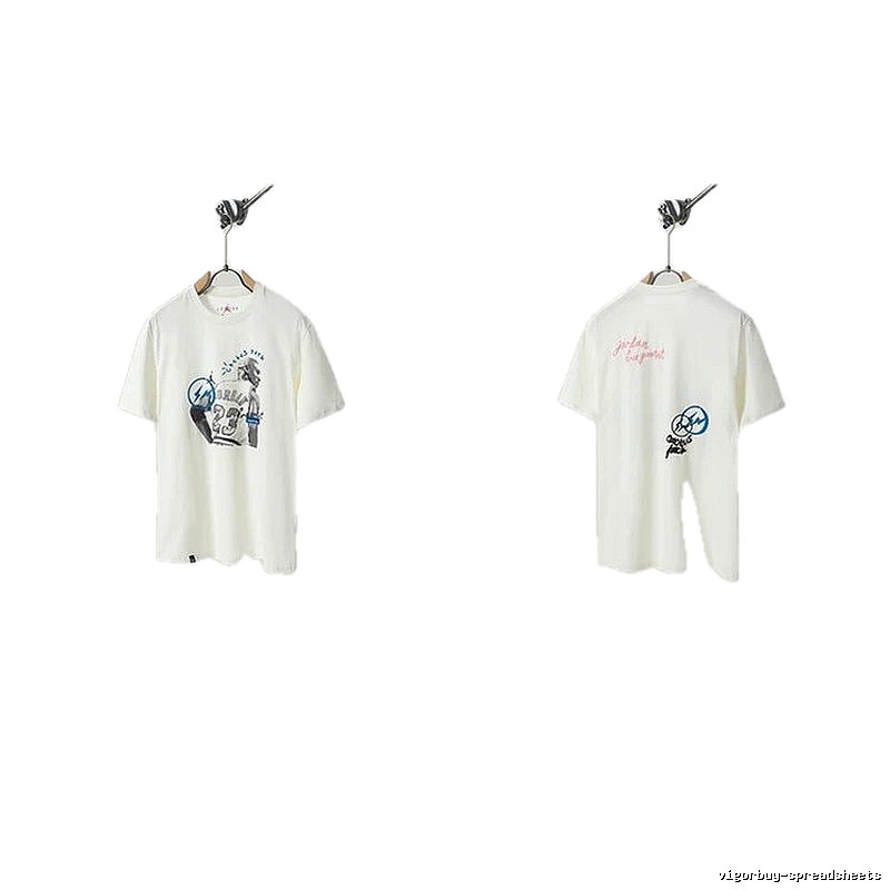Travis Scott x Jordan Co-branded Graffiti-style Off-white T-shirt